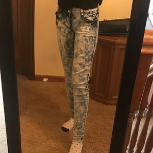 Light Wash Mid-Raise Jeans